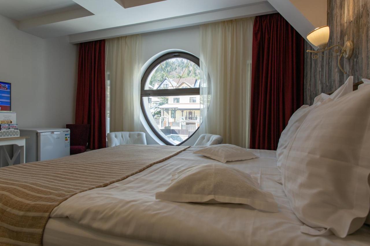 Pensiunea Carmen'S Mansion B ซินายา ภายนอก รูปภาพ